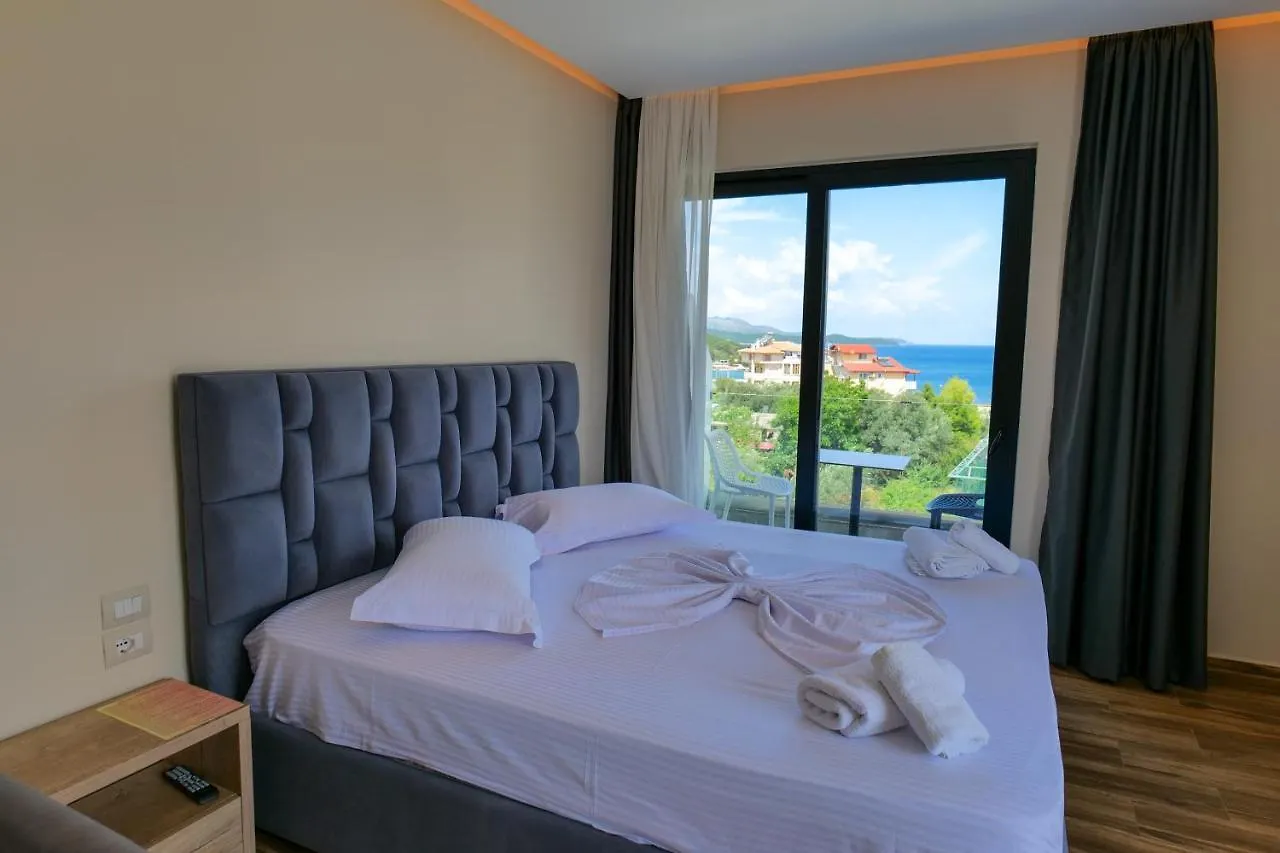 Hotel Alexander クサミル