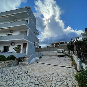 Hola Ksamil